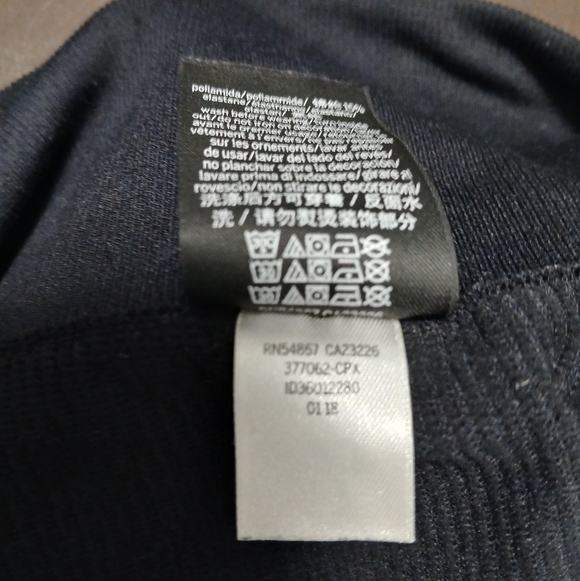 VS PINK COOL & COMFY CUT OUT TIGHTS - Picture 13 of 13